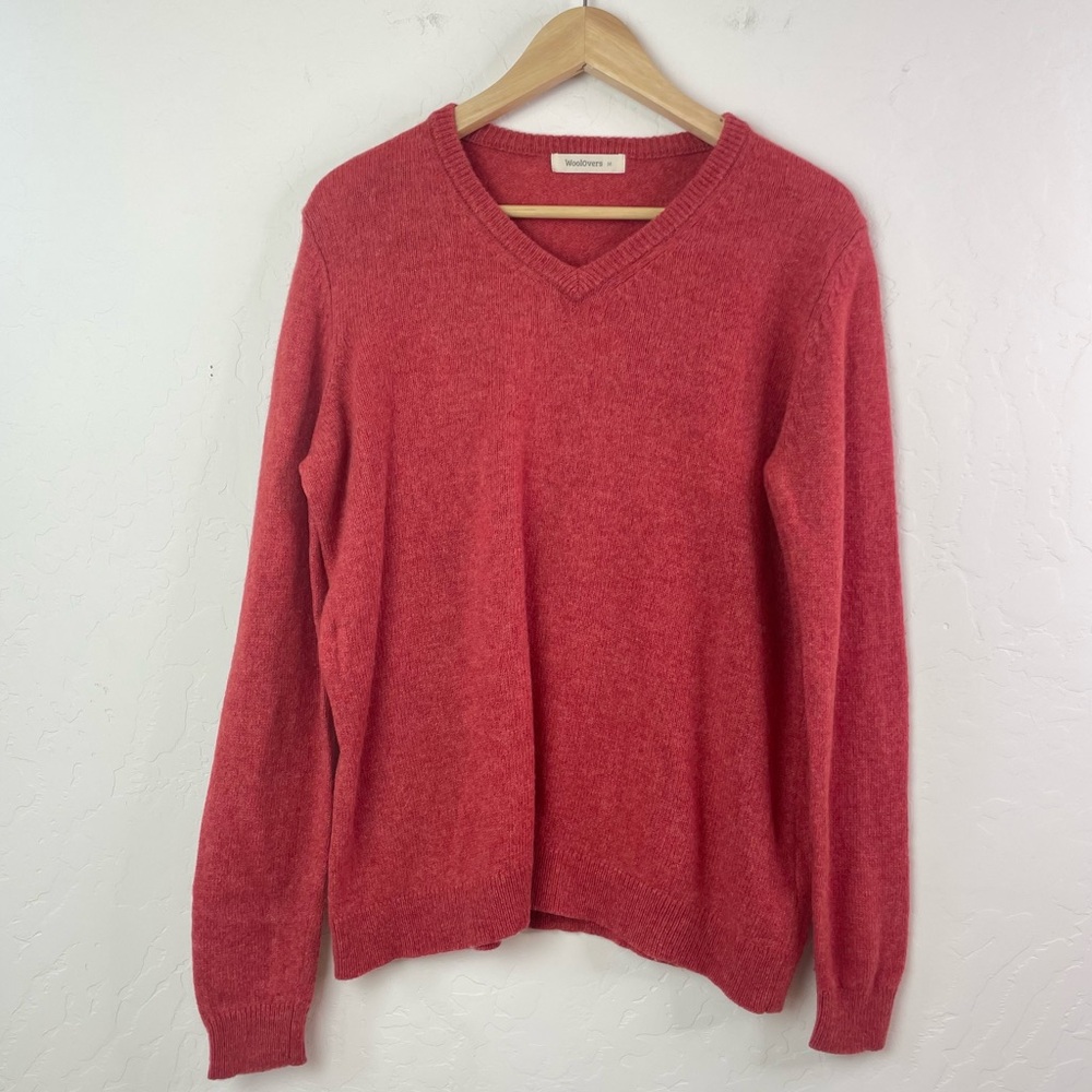 WoolOvers Men’s 100% Lambswool V-Neck Long Sleeve Sweater in Garnet Size Medium